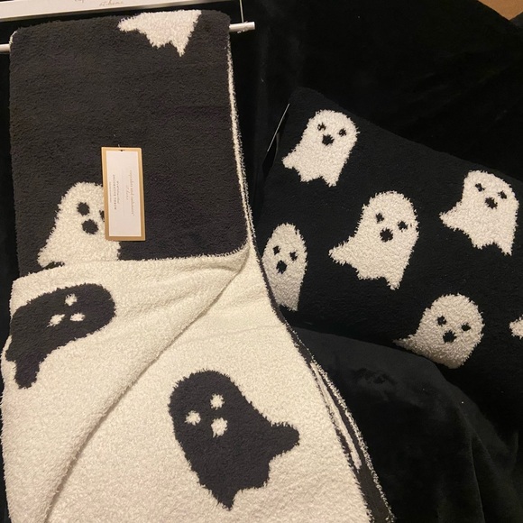 Black & White Ghost Blanket & Pillow - Picture 2 of 4